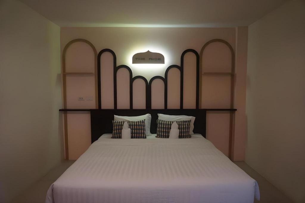 The Rice Hotel Roi Et Exterior foto