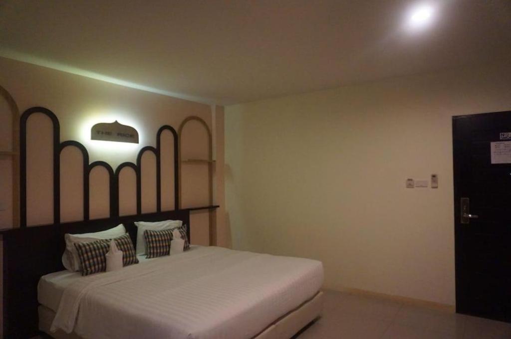 The Rice Hotel Roi Et Exterior foto
