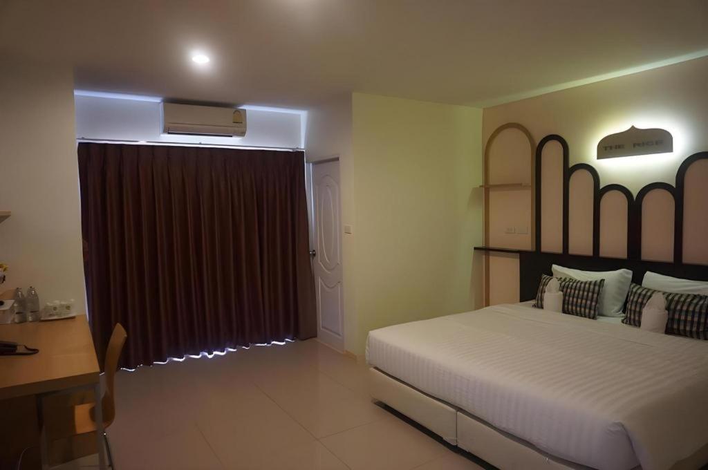 The Rice Hotel Roi Et Exterior foto