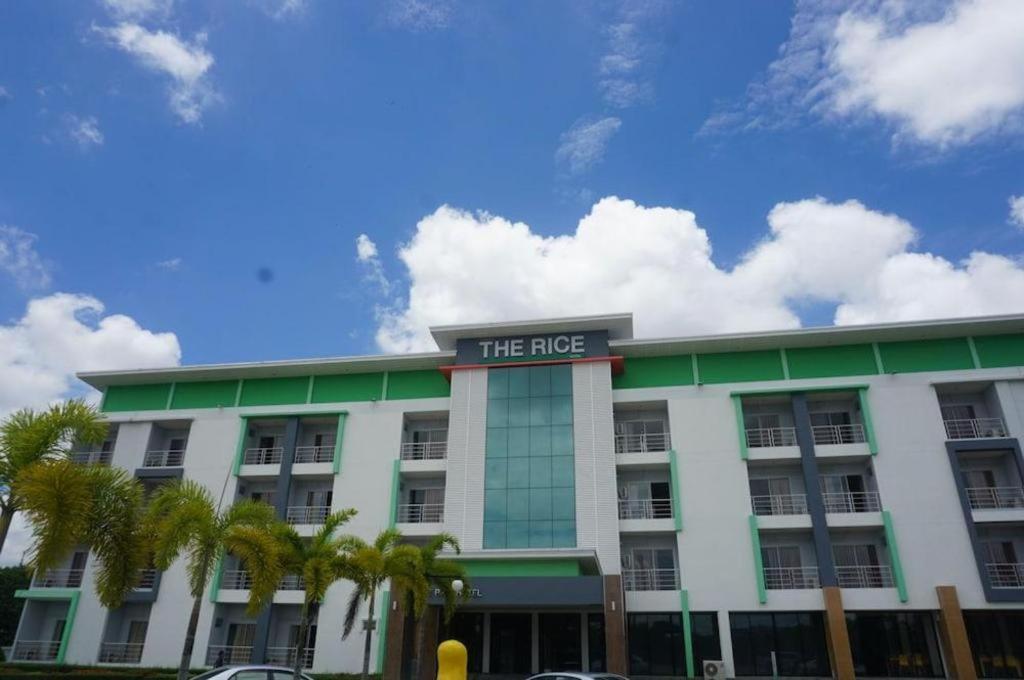 The Rice Hotel Roi Et Exterior foto