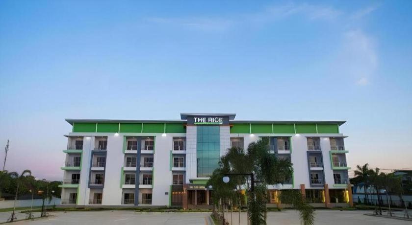 The Rice Hotel Roi Et Exterior foto