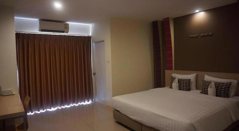 The Rice Hotel Roi Et Exterior foto